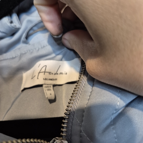 L'Academie Quinn Cropped Pullover in Blue - Picture 3 of 3